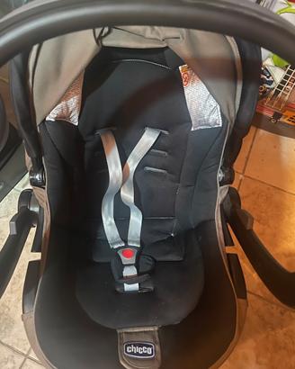Seggiolino ovetto Chicco con base isofix