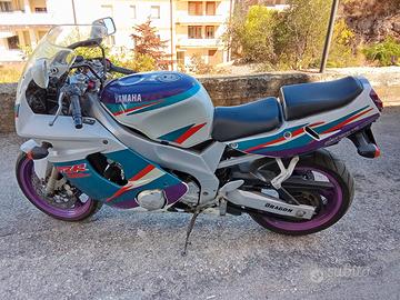 Yamaha FZR 600