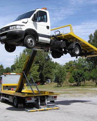 Carro attrezzi Iveco Eurocargo 100E19P pianale sca