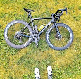 BICI DA STRADA CANYON ULTIMATE CF SLX 8 AXS.