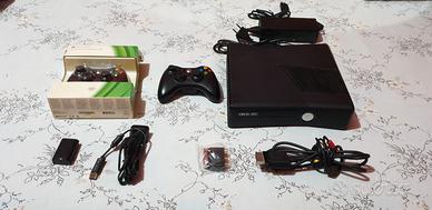 xbox360 + giochi + 2 joystick  usata pochissimo