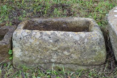 ANTICA VASCA IN PIETRA FIORIERA DA GIARDINO