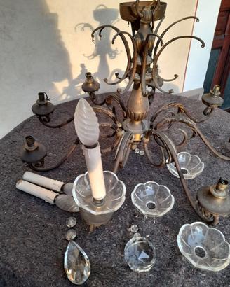 Lampadario 8 bracci in ferro battuto e cristallo
