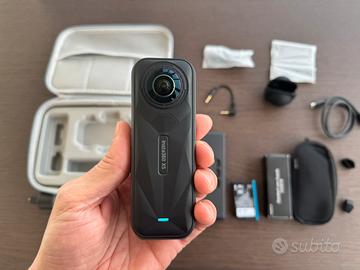 Insta360 X5 Pack Essential - Camera Impermeabile