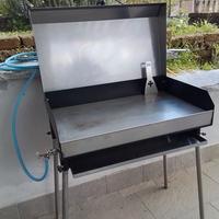 barbeque con piastra in acciaio 