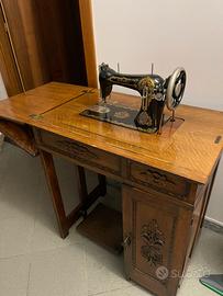 Macchina da cucire antica anno 1928