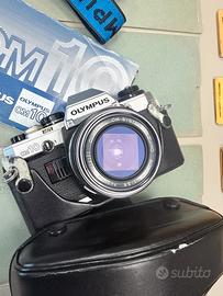 Olimpus OM-10 Zuiko 50mm f/1.8 - macchina completa