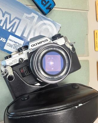 Olimpus OM-10 Zuiko 50mm f/1.8 - macchina completa