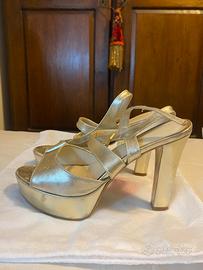 Sandali oro col tacco alto