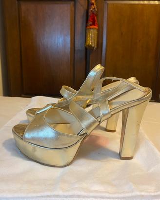 Sandali oro col tacco alto