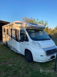 Camper semintegrale con letto nautico