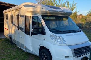 Camper semintegrale con letto nautico