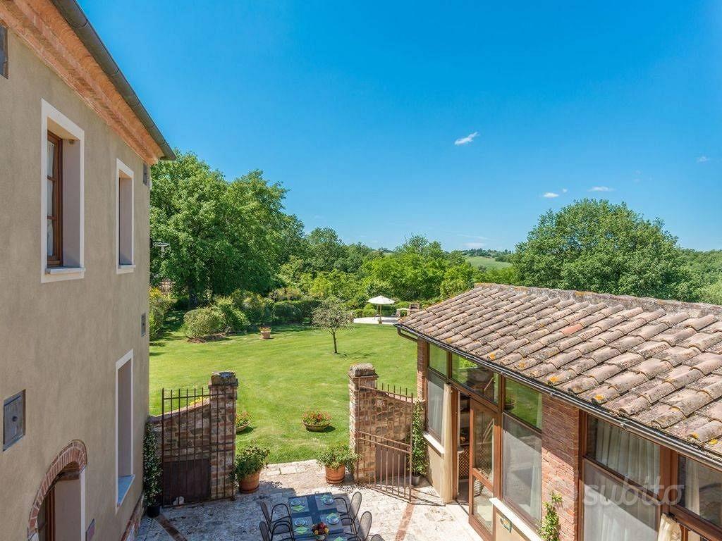 Rustico / Casale di 630 m² con più di 5 locali e b - Vista 4