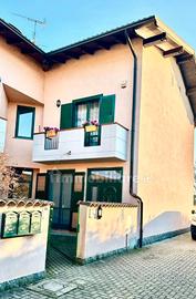 casa con giardino al piano terra