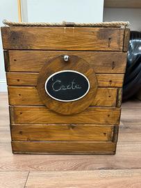 Pattumiera in legno artigianale