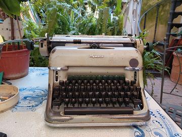 macchina da scrivere vintage 