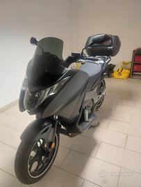 Honda integra  750