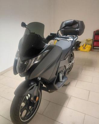 Honda integra  750