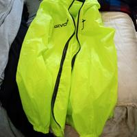 una giacca da corsa da uomo della giovonuovissima