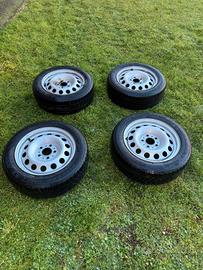 4 Pneumatici invernali BRIDGESTONE 195/60R16 89H