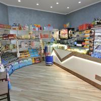 Tabacchiera e generi alimentari ristrutturata