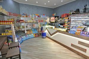 Tabacchiera e generi alimentari ristrutturata