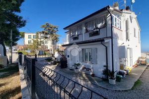 4 LOCALI A CASTELLALTO