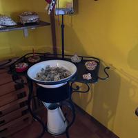 Bilancia antica con piatti + lavabo in ceramica