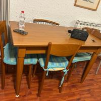 TAVOLO E 5 SEDIE - IN LEGNO