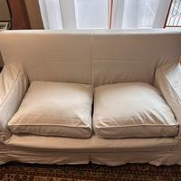 2 comodi divani bianchi