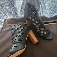 Scarpe con tacco nuove n.39