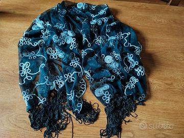 Stola/Coprispalle tulle nero + frangie + ricami