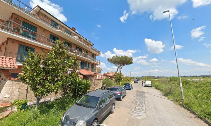 LAURENTINA CASTEL DI LEVA TRILOCALE con TERRAZZO