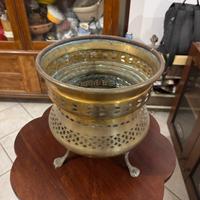 Antico braciere in ottone traforato con piedini