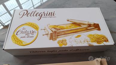 Chitarra taglia pasta all'abruzzese in legno.
