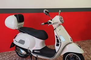 Piaggio Vespa 300 GTS 2023