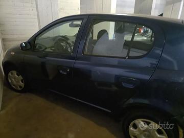 Toyota yaris 2004