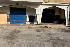 Rif. 496 locale commerciale fronte strada