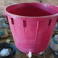 Mastello in plastica con rubinetto da 480Lt.