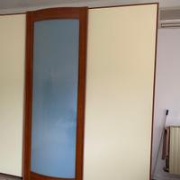 Armadio con ante scorrevoli