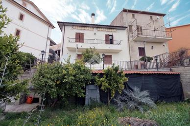 CASA SEMINDIPENDENTE A MOMPEO