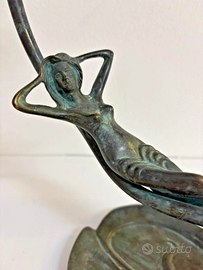 Lampada in bronzo stile Tiffany - figura femminile