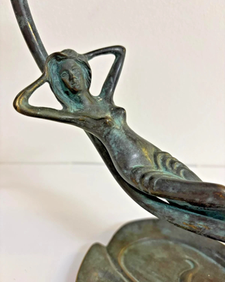 Lampada in bronzo stile Tiffany - figura femminile