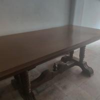 Tavolo con sedie 