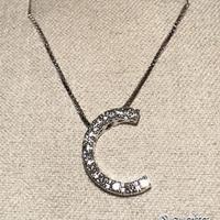 COLLANA LETTERA C IN ORO BIANCO 18kt. E DIAMANTI