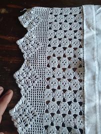 tovaglia con ricamo fatto a mano 