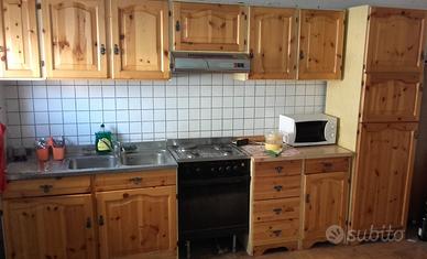 Cucina completa in pregiato Abete chiaro