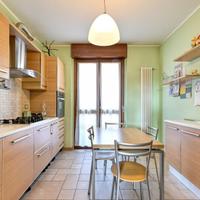 cucina in rovere con forno e lavastoviglie
