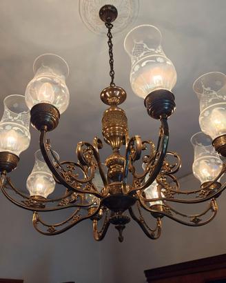 Grande lampadario classico in ottone classico