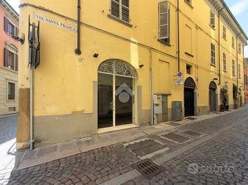 NEGOZIO A PIACENZA